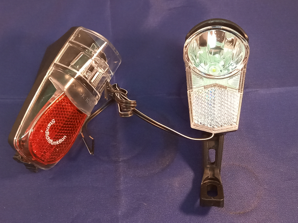 LED Scheinwerfer für Nabendynamo UniLED 15 Lux mit schalter und Kabel